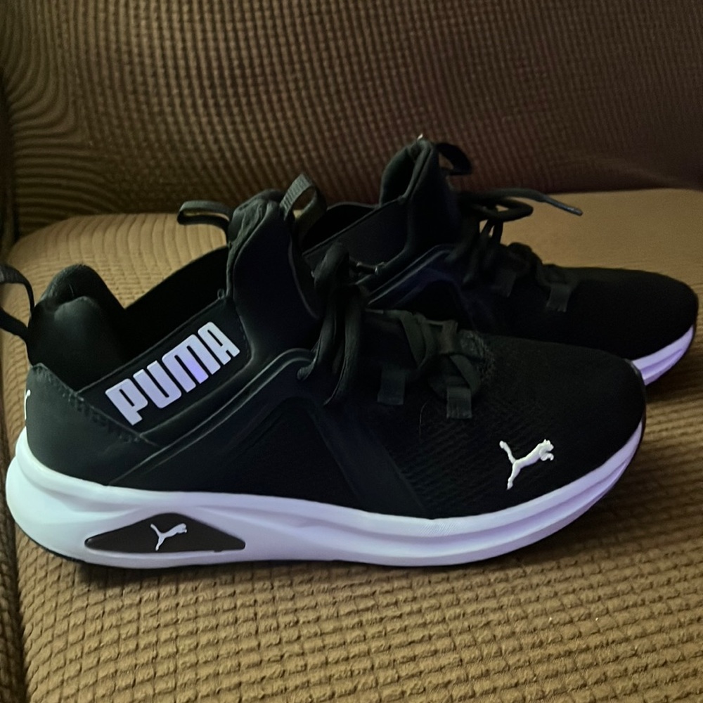 Size 9 Puma shoe soft foam+ optimal comfort, very light shoe.